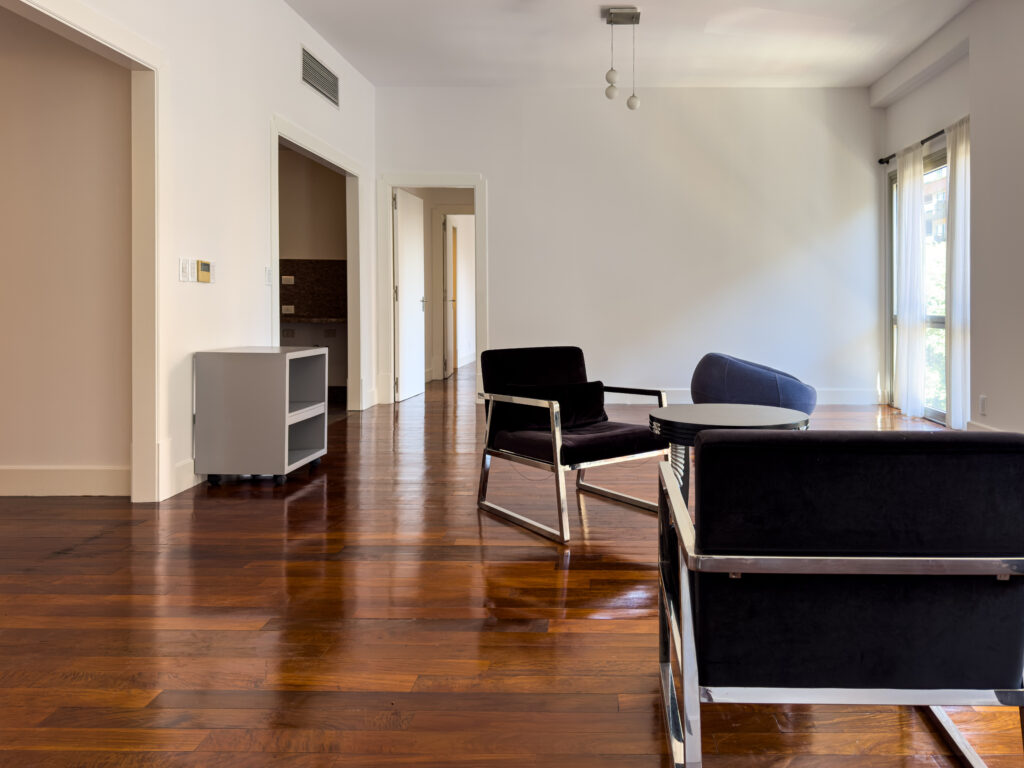 Amplio departamento de 2 dormitorios con gran living y cocina completa