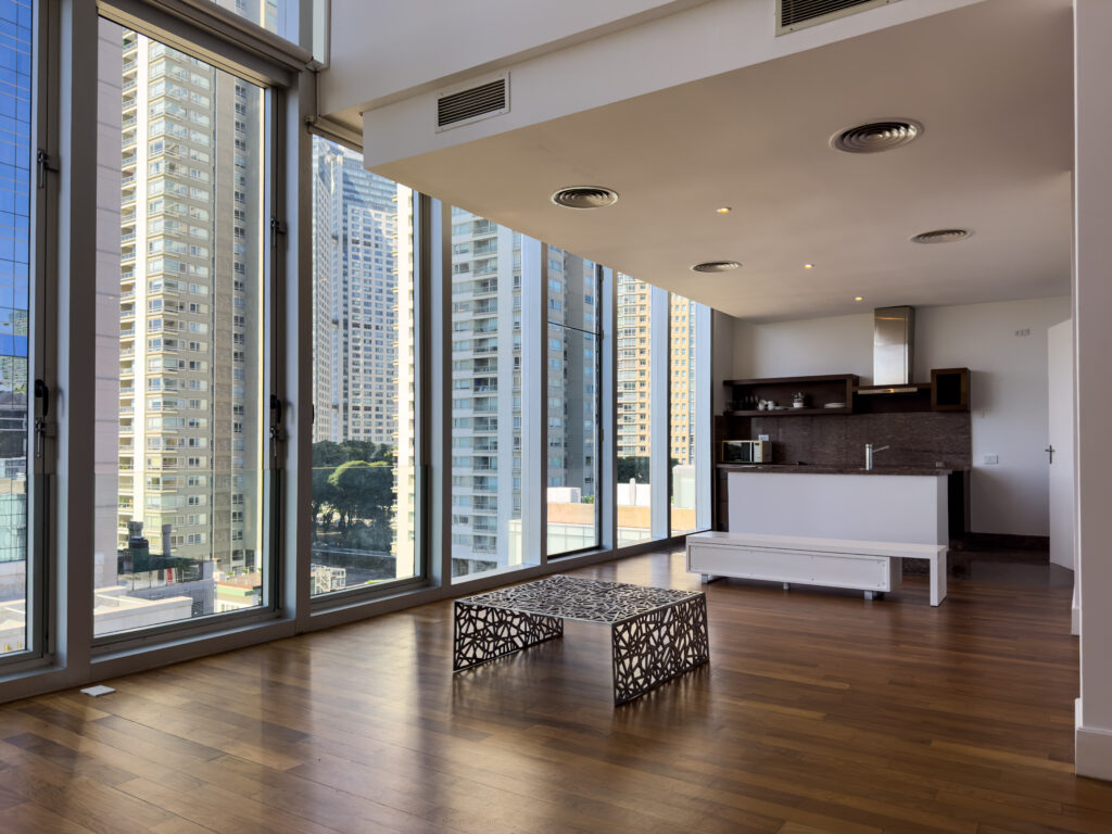 Duplex luminoso con terraza privada en altura