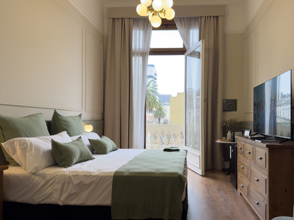 Suite Premium 30 mts2 con balcón a la Catedral
